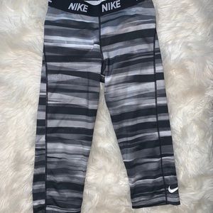 NIKE cropped leggings